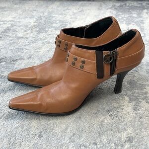 Donald J Pliner Mars Hippie Peace Sign Pointed Toe Witchy Heels Booties Sz 7.5